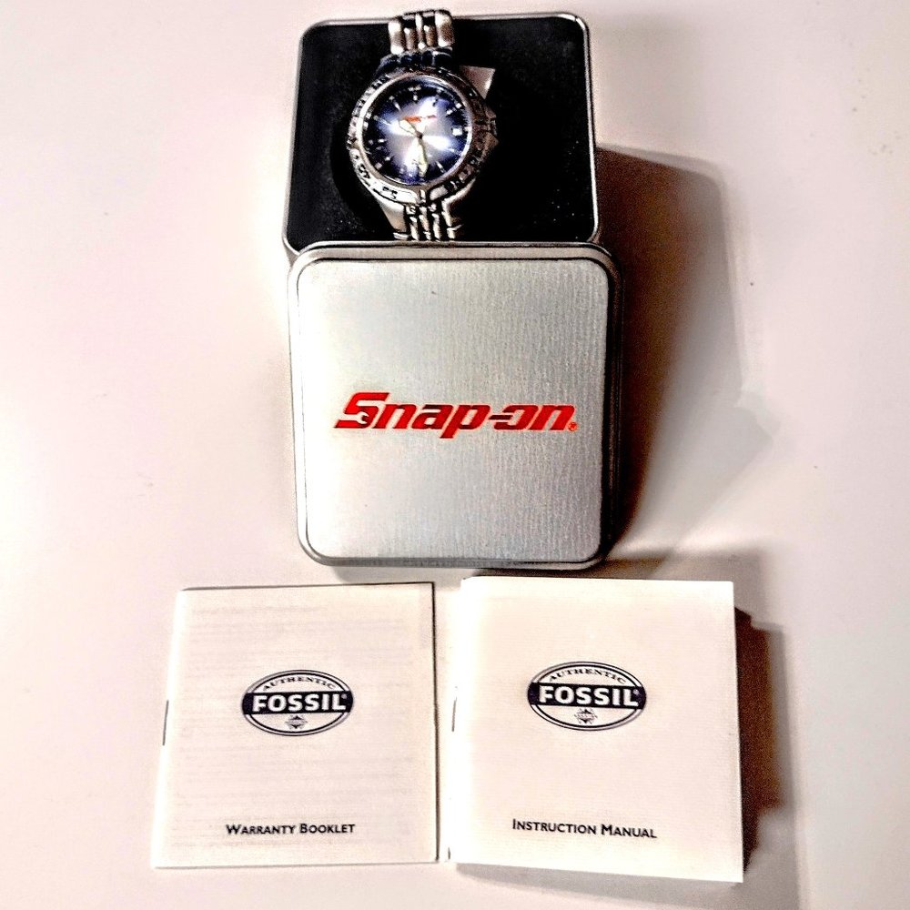Snap-on Tools FOSSIL Watch in Tin ~ 2005 Old Stock ~ Needs Battery ~ NEW w/Tags